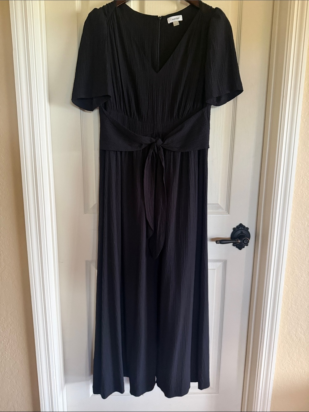 NWOT Calvin Klein Black V-Neck Tie-Waist Maxi Dress